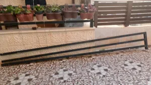 سياج حديد لسور قواعد اعمدة براغولا خشب سويد بداخله حديد