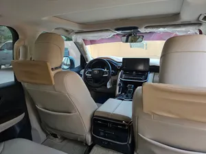 Used Toyota Land Cruiser in Muscat