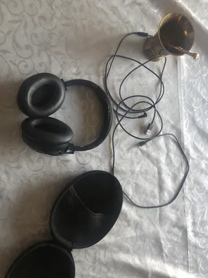 سماعة noise cancelling بلوتوث bluetooth مع علبة و شاحن و سلك لتحويلها الى سماعة عادية headphones