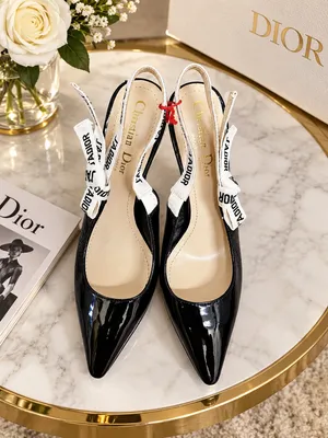 حذاء  كلاسيكي من DIOR