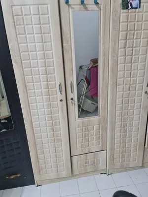خزائن مستعملة لمدة سنة بحالة جيدة عدد 3 او 2 حسب المطلوب للبيع خلال شهرين فقط.