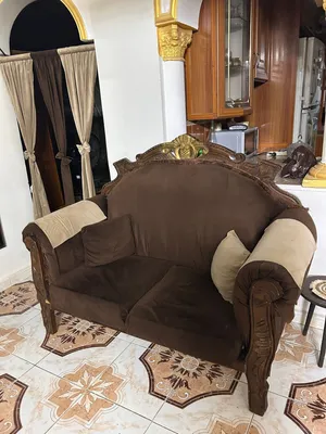للبيع طقم كنب مع طاولات قزاز