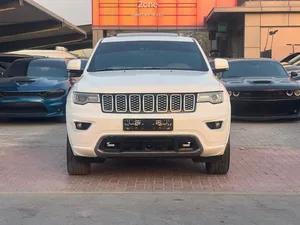 جيب غراند شيروكي RT V8 فل مواصفات خليجي موديل 2019 بحاله الوكاله جاهزه للتسجيل والاستخدام