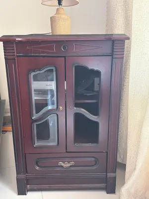 Pair of Bedside Tables – Good Condition طاولتان جانبيتان للسرير – بحالة جيد