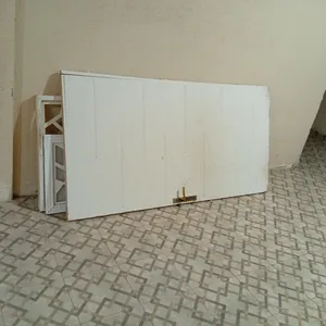 بابين واحد حديد واحد خشب نضيفه بسعر رخيص