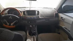 بكب ميستبيشي للبيع الوصف مهم لتواصل
