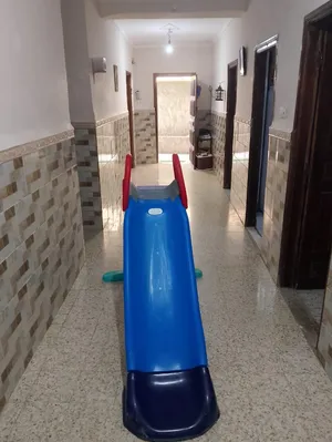 شقة  4غرف،  واسعة،  مطلة على البحر