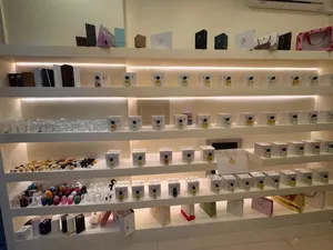 محل عطور للبيع