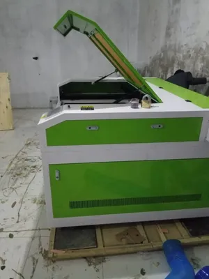 فرصة للمشاتل والمطابع وشركات الدعاية والديكور! للبيع: ماكينة قص وحفر ليزر CO2 – وكالة إسحاق (بحالة