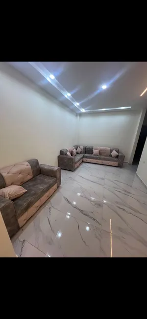 شقة مفروشة ارضية للايجار بالزرقاء الجديدة خلف فندق الجزائرية بسعر مغري