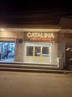 جارمة مضيئة مع بروفايل خارجي مضيء مع باب خشب كلهم تفصيل حديد ثقيل