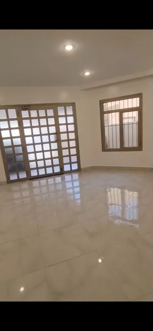 للايجار دور ارضي في السرة