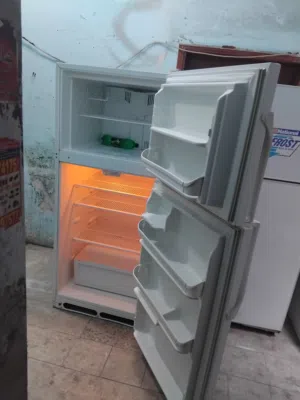 يوجد للبيع ثلاجة فريجدير أمريكي 24 قدم استعمال خفيف معا التوصيل والكفاله