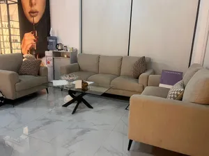 طقم كامل بحالة ممتازة للبيع