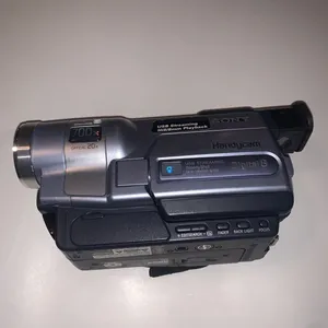 كاميرا فيديو سوني هاندي كام (Sony Handycam DCR-TRV350 Digital8) بحالة ممتازة