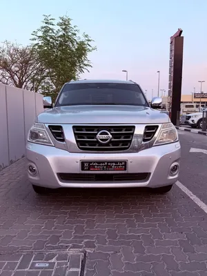 نيسان باترول  المكينه الكبيره v8 بلاتينيوم رقم واحد داخل لون الزعفران  موديل 2014