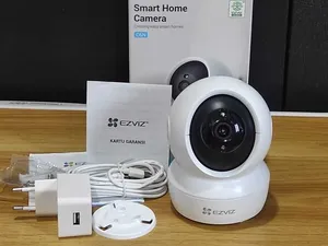كاميرا مراقبة داخلية من ماركة EZVIZ
