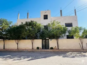 عمارة 3 طوابق 4 شقق بجاوا