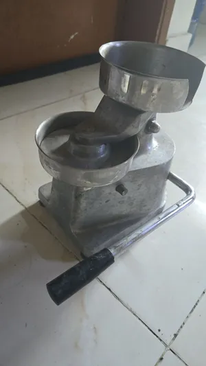 Manual Kebab Maker Heavy-duty manual kebab-making machine, suitable for restaurants, cafeterias, and
