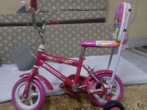 مجموعة ألعاب دراجة اطفال حاله ممتازه سعر مناسب