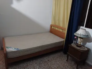 غرفة لشخص واحد في بيت مشترك