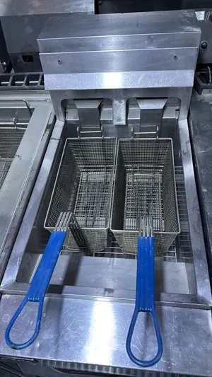 Commercial Deep Fryers available for Slae