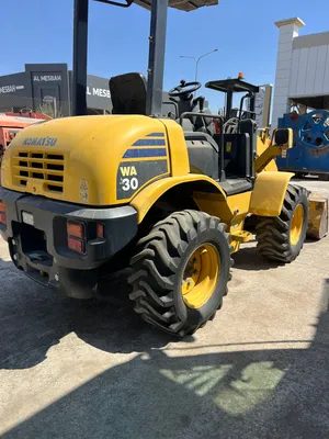 جرافه Komatsu WA 30