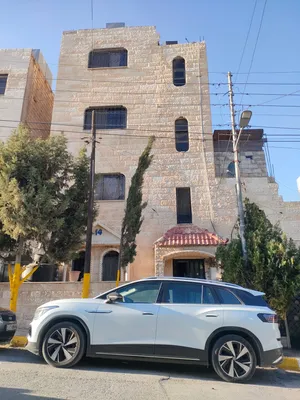 عماره ثلاثة طوابق وروف