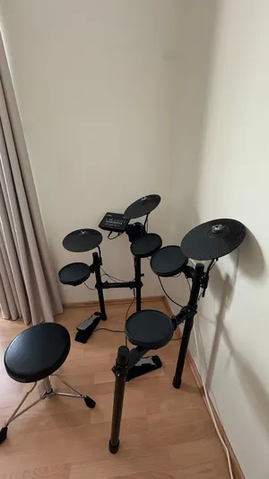 Yamaha DTX Electronic Drum Kit + Chair – Excellent Condition (USED 2 TIMES ONLY)