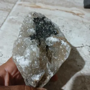 حجر شبه كريم