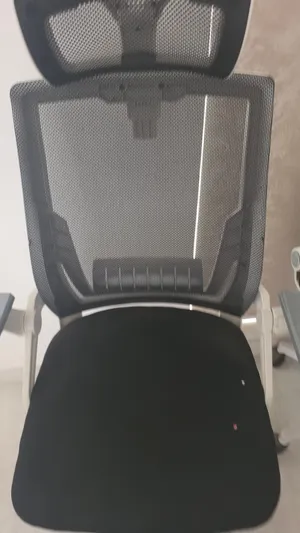 للبيع 3 كراسي للبيع عاجل تفيد مكتب