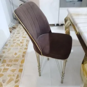كراسي حديد لون جوزي بحاله جيده عدا واحد شوي بيه خلل
