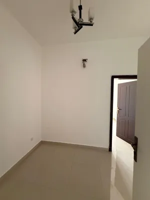 شقة للإيجار في مبنى الخوير Apartment for Rent in Al Khuwair Building