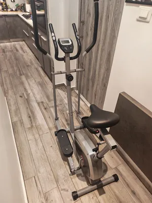 جهاز أوربتراك + دراجة رياضية World Fitness بحالة ممتازة