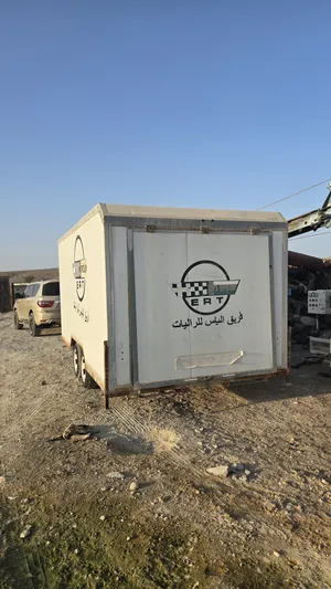 عربه للبيع عربه تصلح لتحميل المركبات او تحويلها الى غرفه