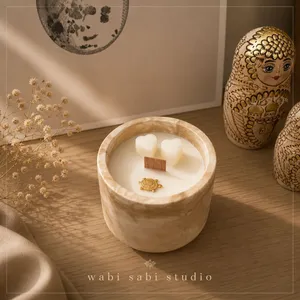 قالب مصنوع يدويا و شمعه مصنوعه يدويا من واكس طبيعي و معطر
