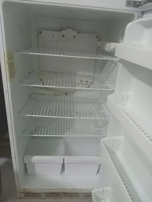 ثلاجه شبه جديد  مطلوب فيه 110