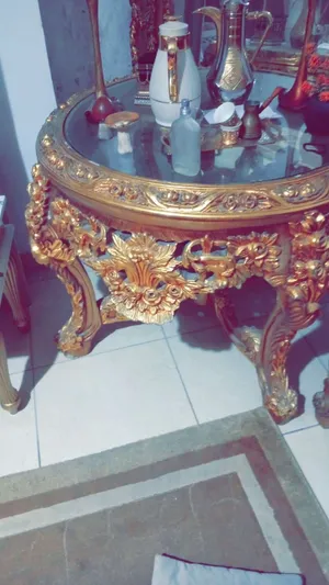 مرايا عدد 2 وطاولات عدد 2