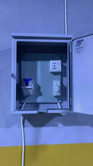 نقطة شحن بحاله الوكاله مع صندوق
