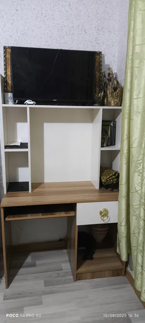 طاولة دراسة مستعملة للبيع