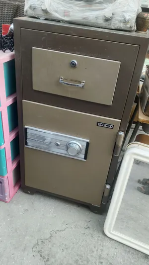 تجوري حجم كبير للبيع سفتي ضد الحريق Large-sized safe for sale. ....................................