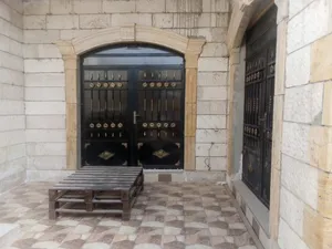بيت شبه ارضي شبه فيلا للبيع 3غرف نوم واحده ماستر 3حمامات غرفة سفره غرفة ضيوف برندات