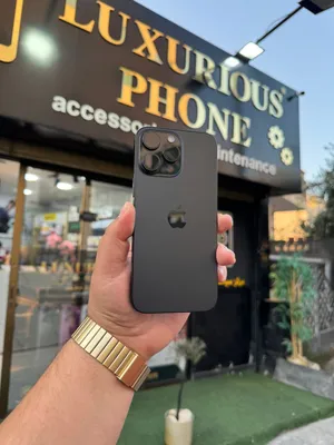 iPhone 16 pro max 256 GB battery 93%_86% الاجهزه بحاله الوكاله لون ابيض واسود  ESIM