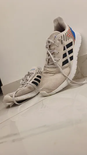 بوت adidas أصلي 100% للبيع بدل من 65 فقط ب 25 دينار
