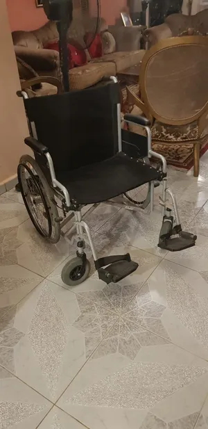 كرسي متحرك جديد لم يستخدم موديل حديث حجم كبير قابل للطي