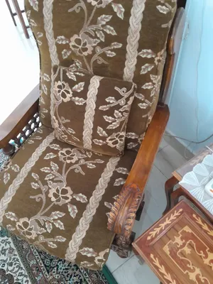 للبيع سفره كامله بالكراسي و انتريه كامل