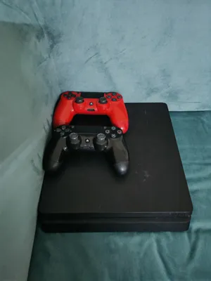 Ps4 مستخدم مع جميع الملحقات 500 GB 2 يد تحكم 2 شريط