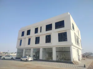 مساحات للإيجار تصلح كمعارض او مخازن او معاهد او مكاتب تجارية او بوتيكات او عيادات او صالات رياضية