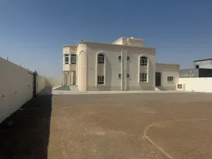 فيلا فاخرة بمساحة أرض 1700 م 2 في أرض الجو سعر مميز ومساحات كبيرة
