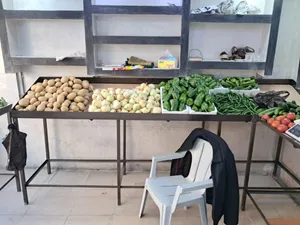 لوازم محل خضره ستاندات وفرش خضره حديد ومن فوق خشب